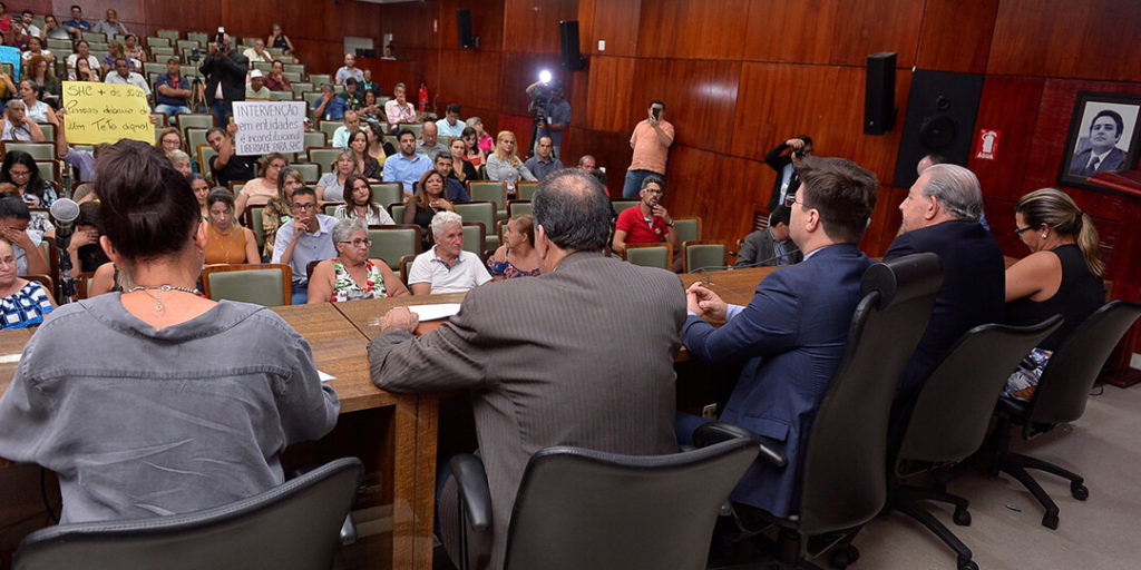 A deputada estadual delegada Adriana Accorsi, realizou na tarde da última quinta-feira, 25, audiência pública com os movimentos de moradia de Goiás.