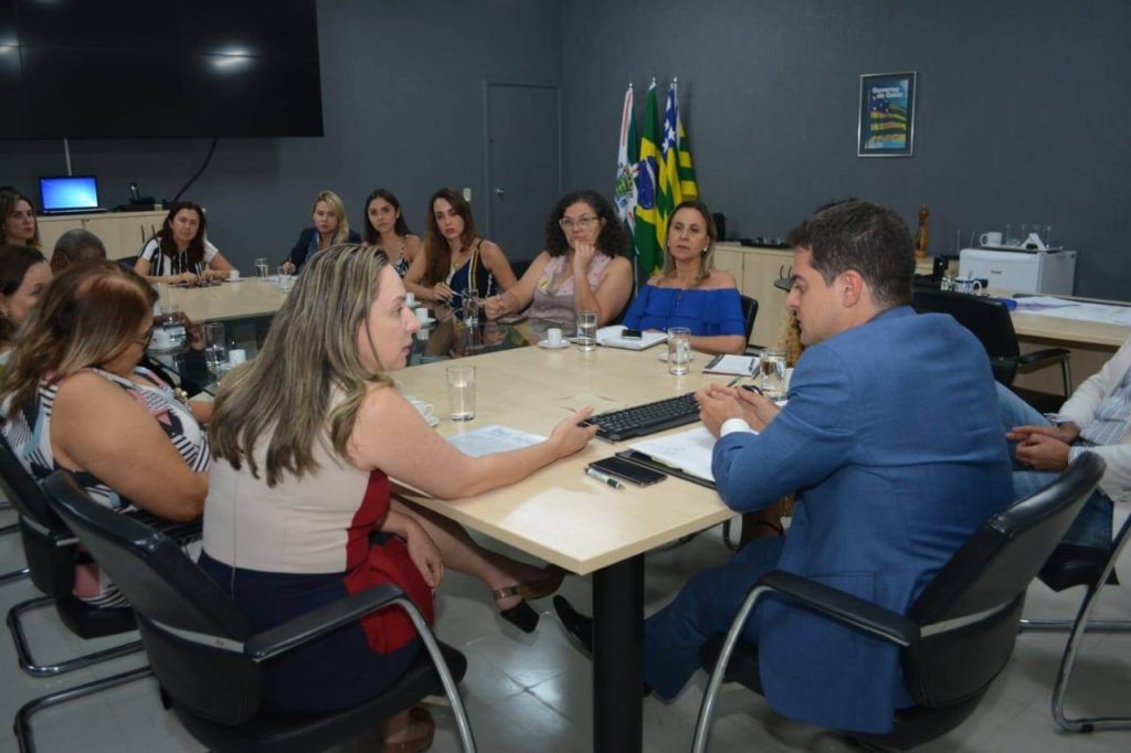 No dia 9 de setembro a deputada Delegada Adriana Accorsi participou de uma reunião com o Secretário Estadual de Saúde, Ismael Alexandrini Júnior