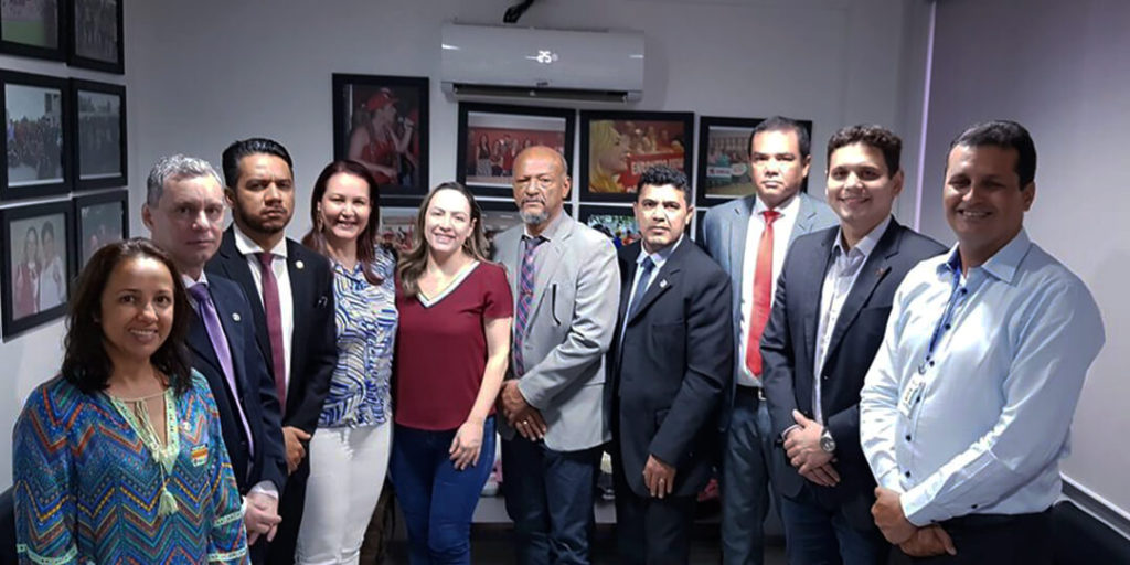 A deputada estadual Delegada Adriana Accorsi, recebeu em seu gabinete, lideranças dos trabalhadores da segurança pública de Goiás